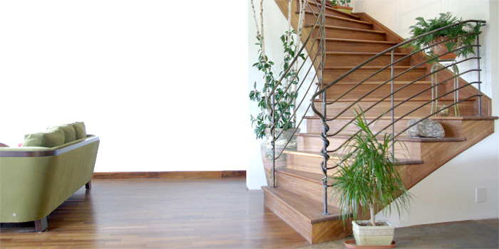 Composantes d'escalier sur mesure dans l'essence de votre choix